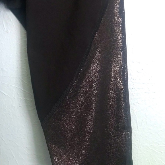 Active by Old Navy Black and Metallic Gold Leggings Full Length Size M - Picture 7 of 8